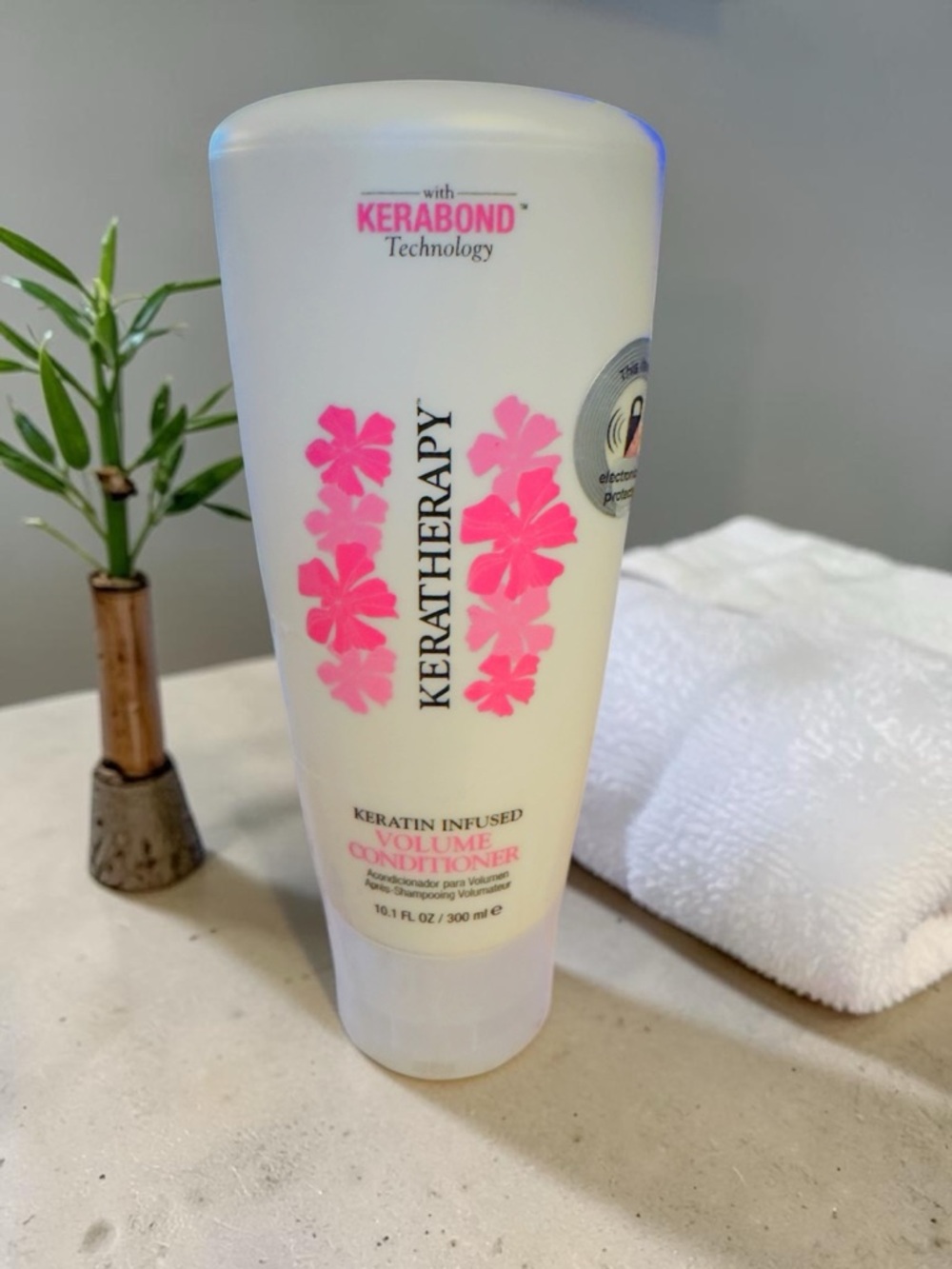 therapy Keratin-Infused Volume Conditioner - White with Pink Accents